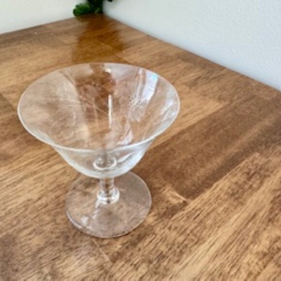 Set of 6 Vintage Etched Cornflower Coupe or Cocktail Glasses – Mid-Century Elega - Picture 8 of 9